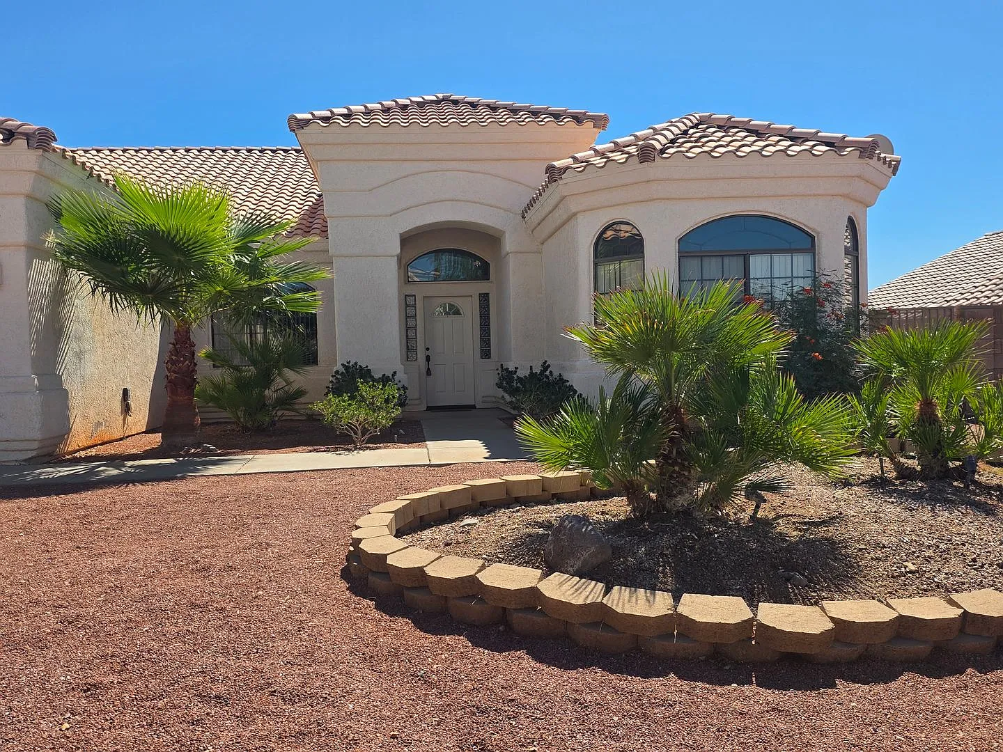 For Rent Updated 3-Bedroom Beauty with a Spacious Backyard & Gorgeous Patio! — Photo 2