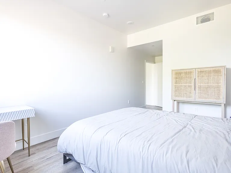 301D Apartments — Photo 19