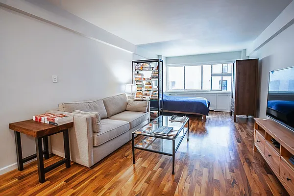 Rented by Exor Asset Managment LLC | media 8