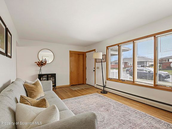 5th image of 3904 Winfield Ave