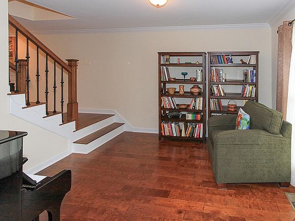 3rd image of 701 Mercedes Ln