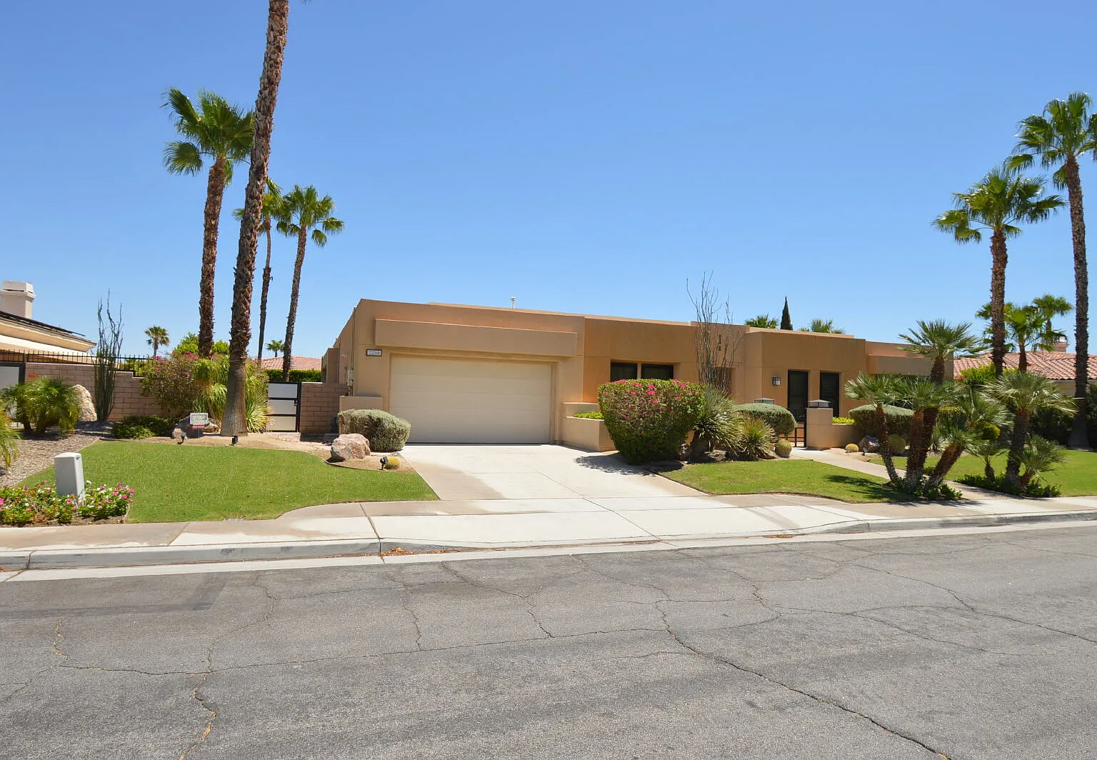 3 bed, 3.5 bath, 3042 sqft, $4,300 — Photo 2
