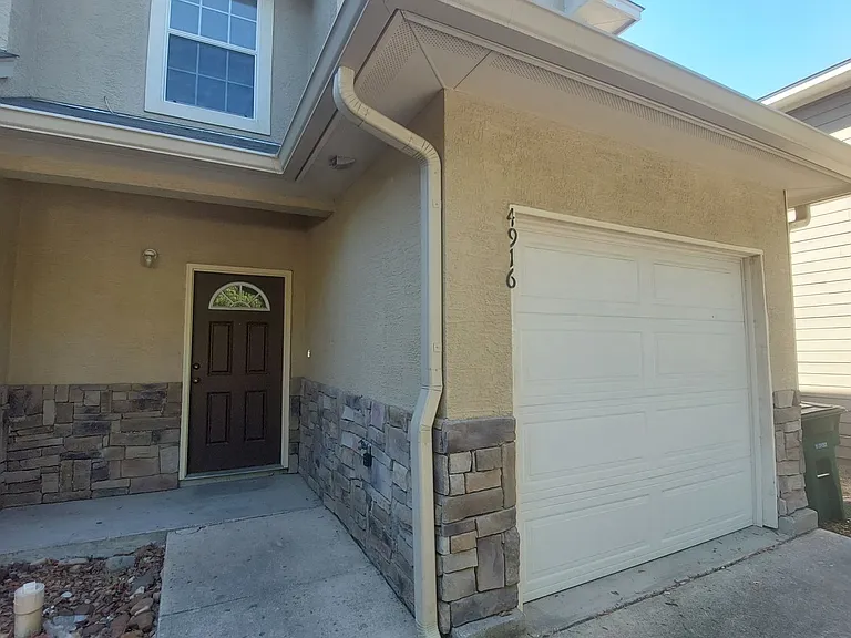 4916 Appleseed Ct — Photo 2