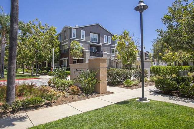 Esplanade at Spectrum is a newer townhome community close to everything in Kearny Mesa off Convoy and Balboa. And close to freeways (163, 805, 52).