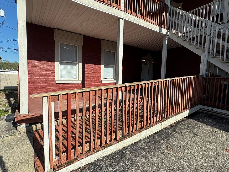 walk up porch area