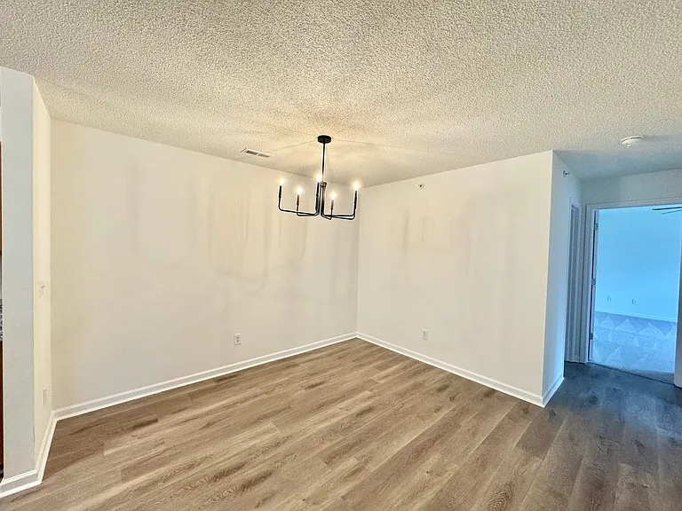 Lakeview Apartments — Photo 16