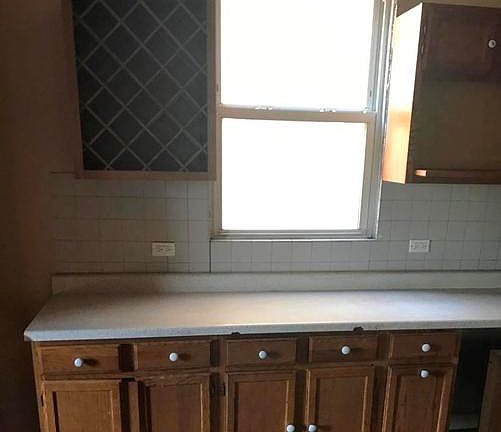 4th image of 9803 S Avenue L