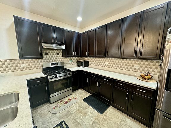 4th image of 3908 Trenwith Ln #1