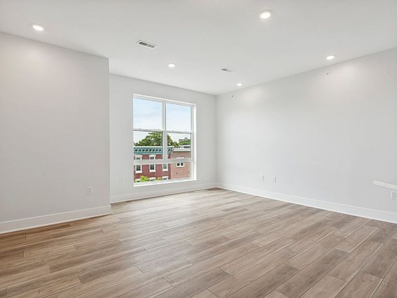 5th image of 3951 Lancaster Ave #6