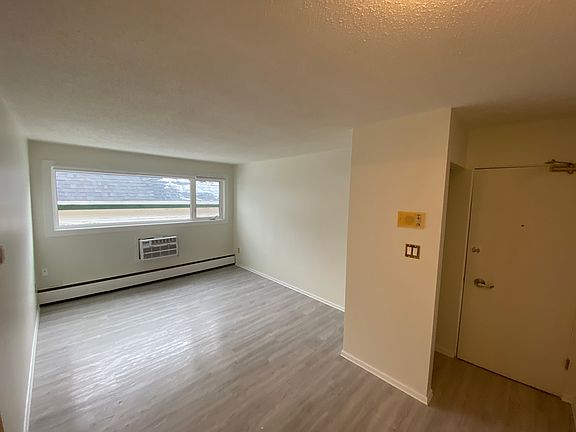 4th image of 514 12th St E #12