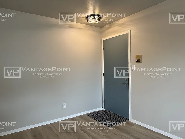 2120 Van Deuren St #C — Photo 2