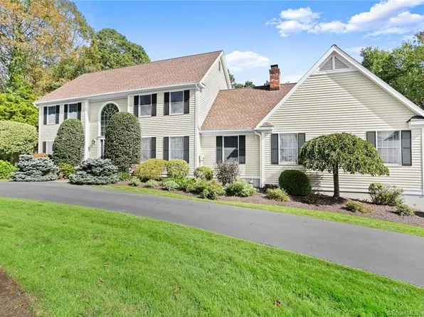 30 Kent Lane, Trumbull, CT 06611