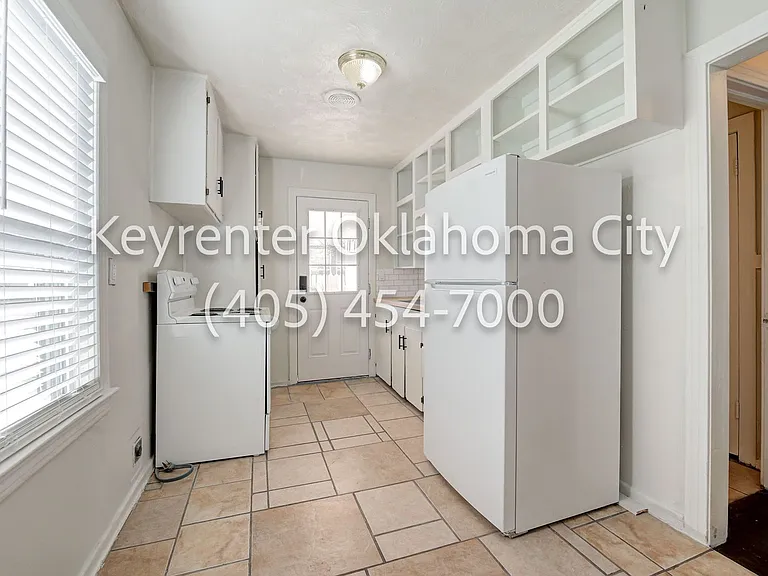 4913 N Willow Ave — Photo 12