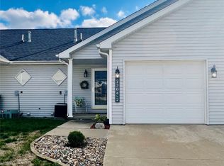 2304 Bos Landen Dr APT 2, Pella, IA 50219
