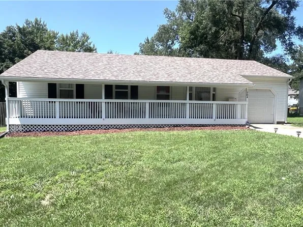 704 Pawnee Ln, Belton, MO 64012