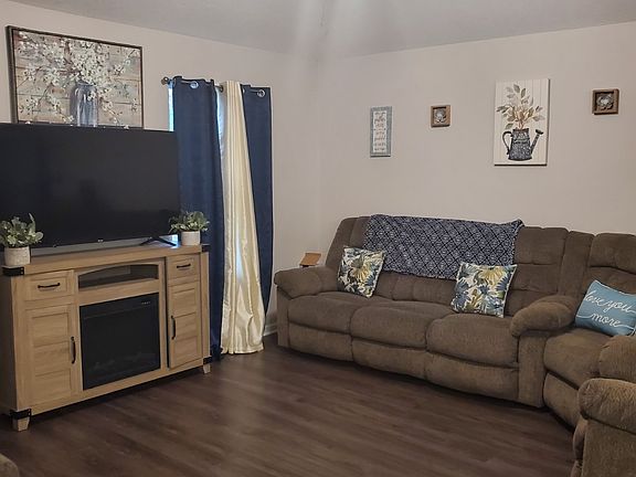2nd image of 614 Flint Ct