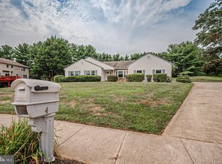 4 Headwater Ln, Newark, DE 19711