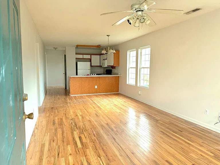 210 S 9th St #B — Photo 10