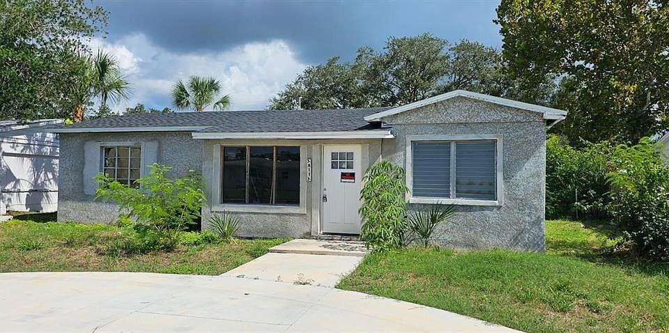 1st image of 811 40TH AVENUE NE