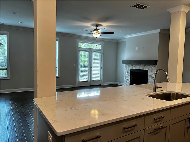 529 Clover Ln — Photo 3