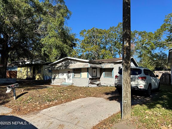 2nd image of 2117 W 41ST Street
