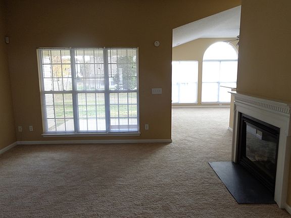 4th image of 3225 Silver Spur Ct