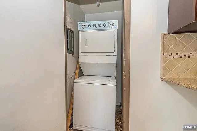 754 Greeley Ave — Photo 6
