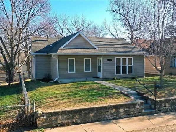 906 N 8th St, Leavenworth, KS 66048