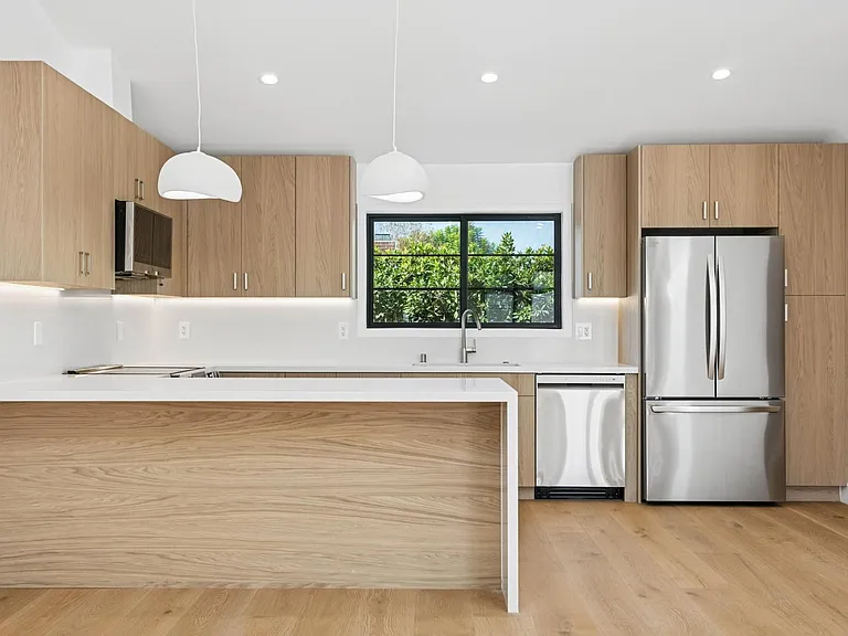 5745 Natick Ave — Photo 6