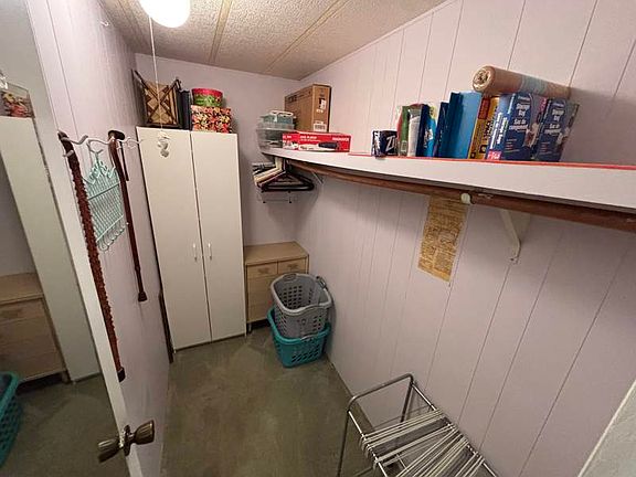 4th image of 410 Beaver Run St