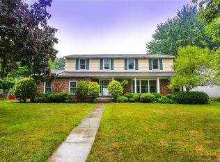 59 Chaumont Dr, Williamsville, NY 14221