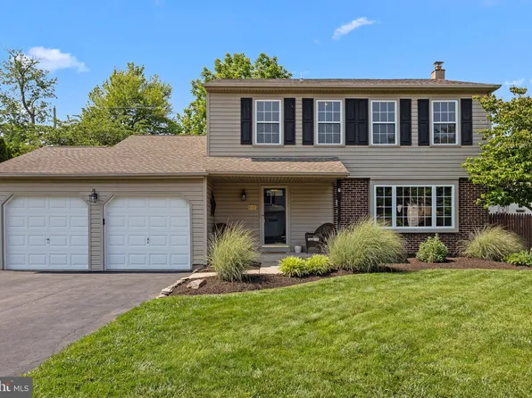 222 Hampton Dr, Langhorne, PA 19047