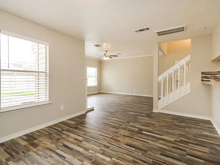 15802 Saint Lawrence Cir — Photo 4