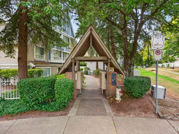6588 Southoaks Cres #20, Burnaby, BC V5E 4K1
