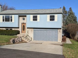 1926 Orchard Ln, McHenry, IL 60050