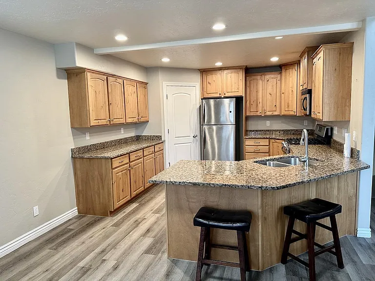 927 E Montana Vista Ln — Photo 9