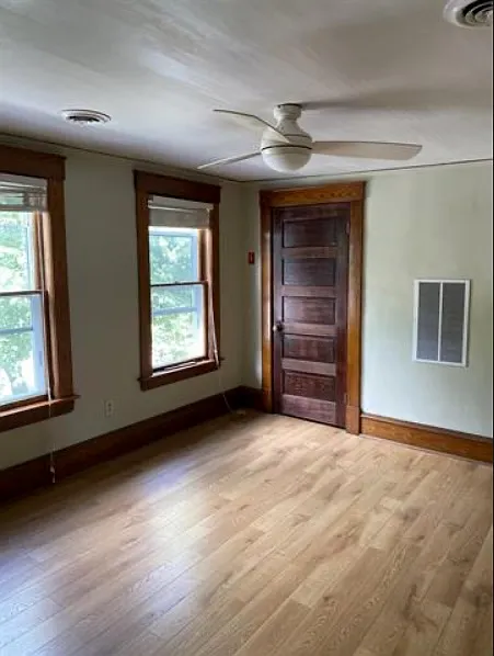 4 bed, 1300 sqft, $4,000 — Photo 2