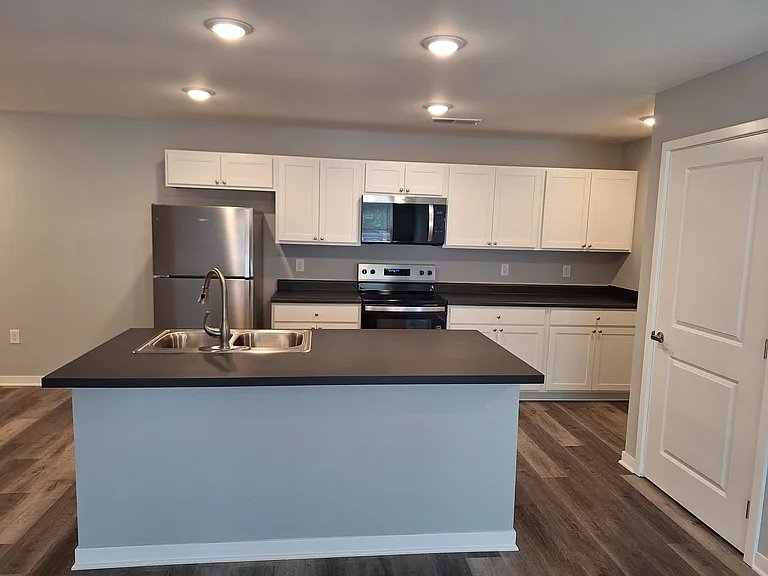 Bierhaus Flats Apartments — Photo 1