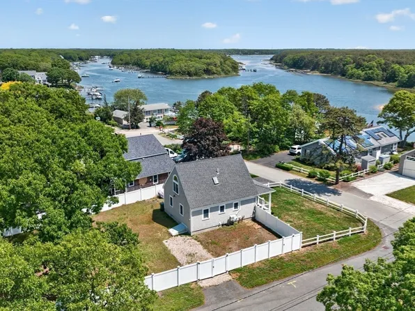 245 Edgewater Dr W, East Falmouth, MA 02536