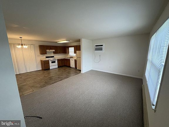4th image of 1246 Pinecrest Ave #1248