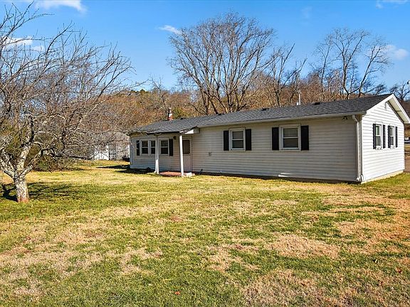 3rd image of 1077 Slaters Creek Rd