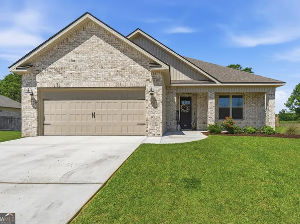 403 Cannon Point Dr, Bonaire, GA 31005