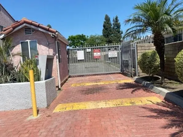 133 Racquet Club Dr, Compton, CA 90220