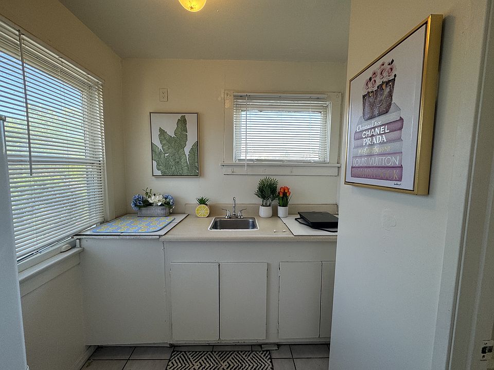 2nd image of 2663 Orchard Ave #6
