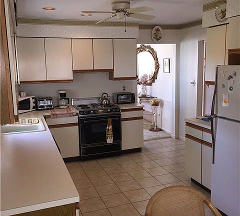 5th image of 21 Chippendale Dr