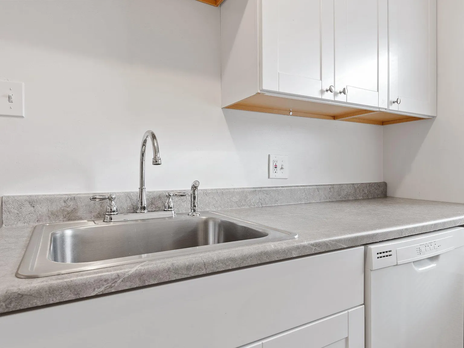 1 bed, 800 sqft, $1,295 — Photo 4