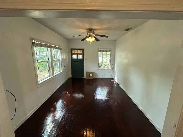 1016 Mead St — Photo 2