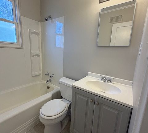 5th image of 1827 Villa Dr