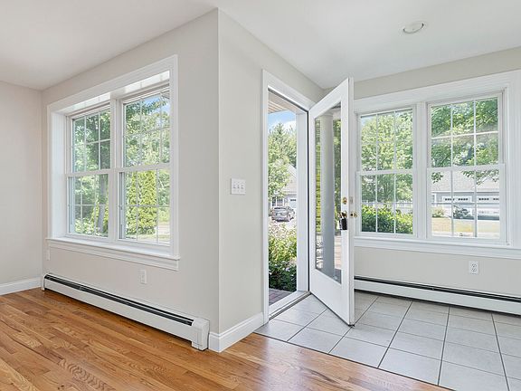 4th image of 86 Delaware Court #86