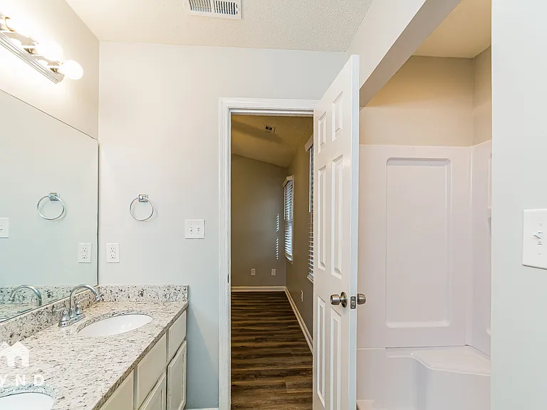 409 Crosspine Dr — Photo 10